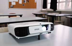 Проекторы Epson для школы и офиса – модели 2021 года. А также личный опыт эксплуатации проектора в школе