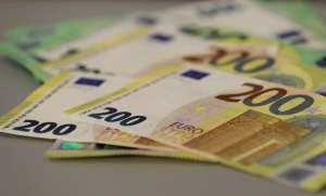 «Ведомости»: с 1 апреля порог беспошлинного ввоза товаров вернётся к уровню €200