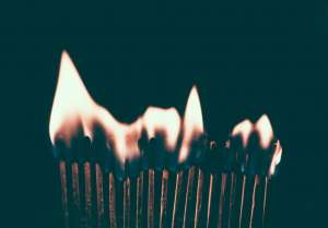 Гори, но не сгорай: что такое эмоциональное выгорание и как с ним бороться