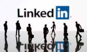 Выгорание продолжает косить наши ряды. LinkedIn нашла решение