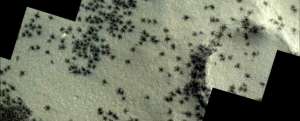 На новых снимках Марса видны жутковатые «пауки», разбросанные по «городу Инков»